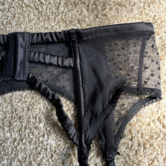 Set of 3 Victoria’s Secret garter belts size xs/s - Picture 5 of 10